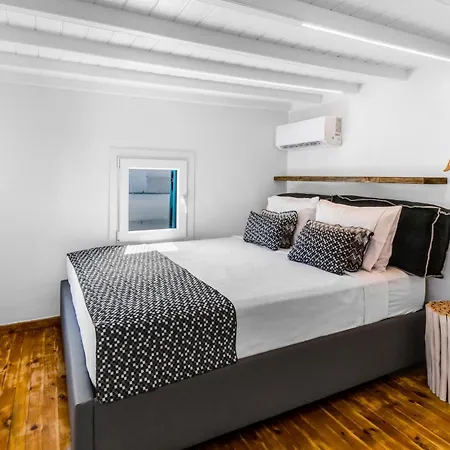 Panda Blue&white Downtown