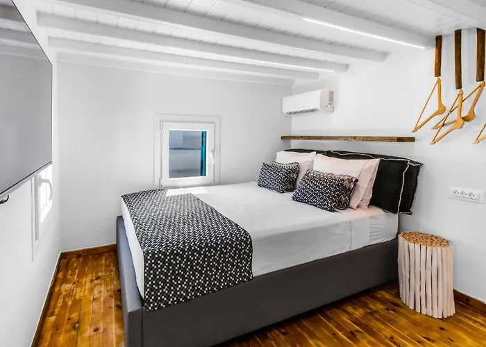 Panda Blue&white Downtown